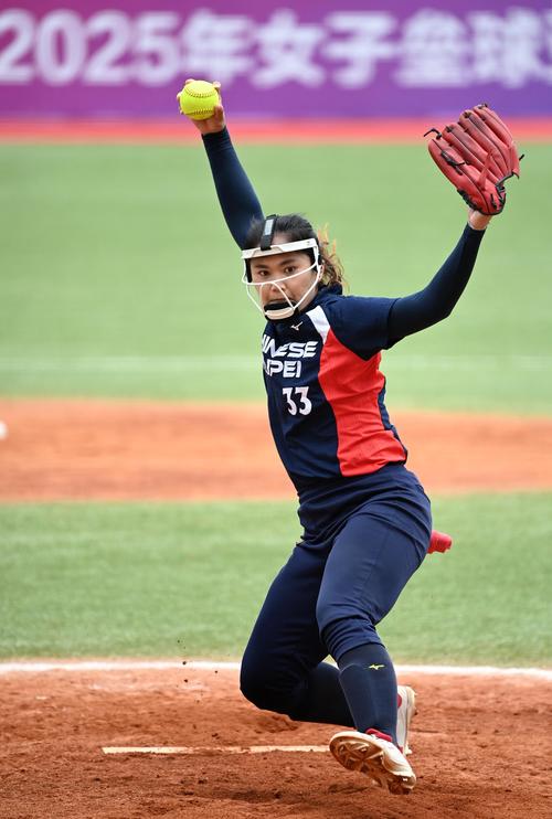 杰伦布朗24中6，普理查德21+6+5西蒙斯替补27分，绿军大胜公牛